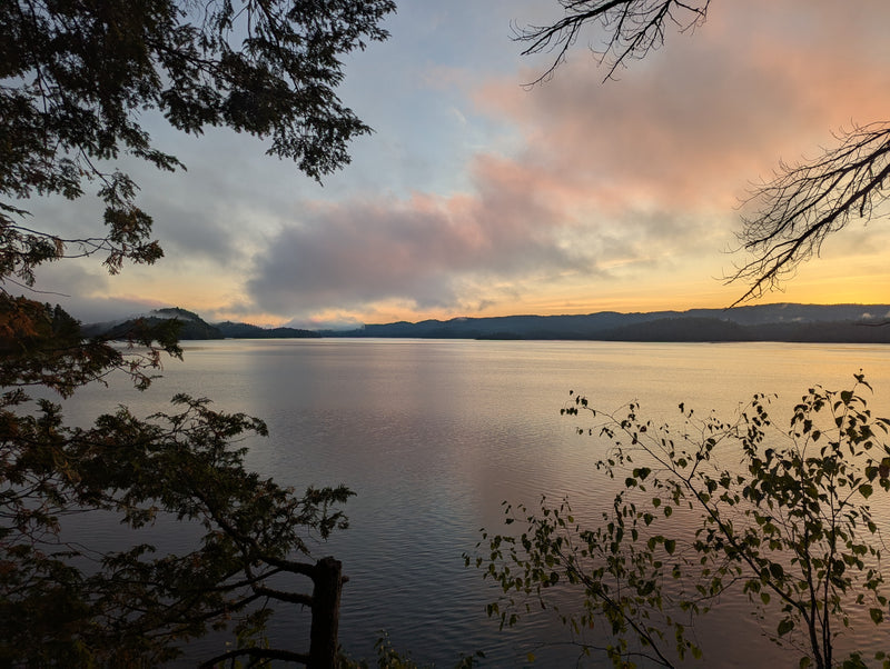 Inspiring sunrise over Poisson Blanc lake - Bromont Media