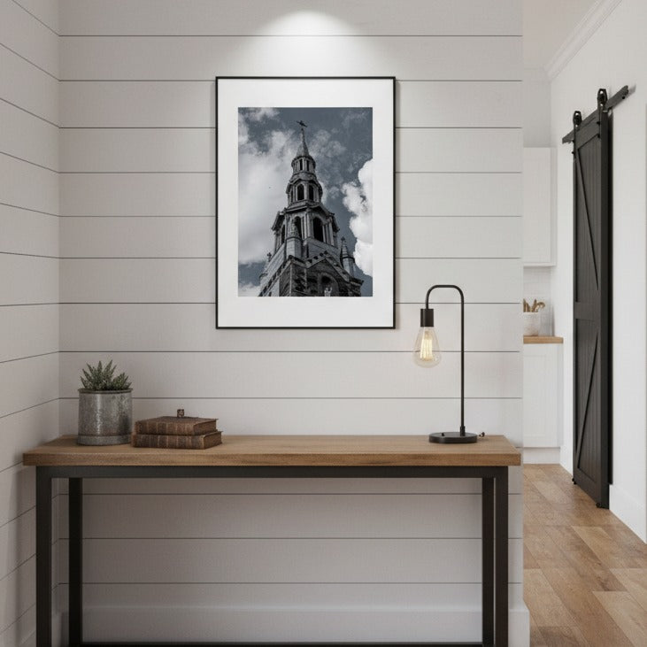 Reproduction d'art représentant un clocher d'église élégante - Options encadrées